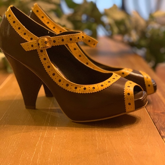 PINK DUTCHESS VINTAGE STYLE SHOE Sz 7 1/2 - Picture 1 of 7